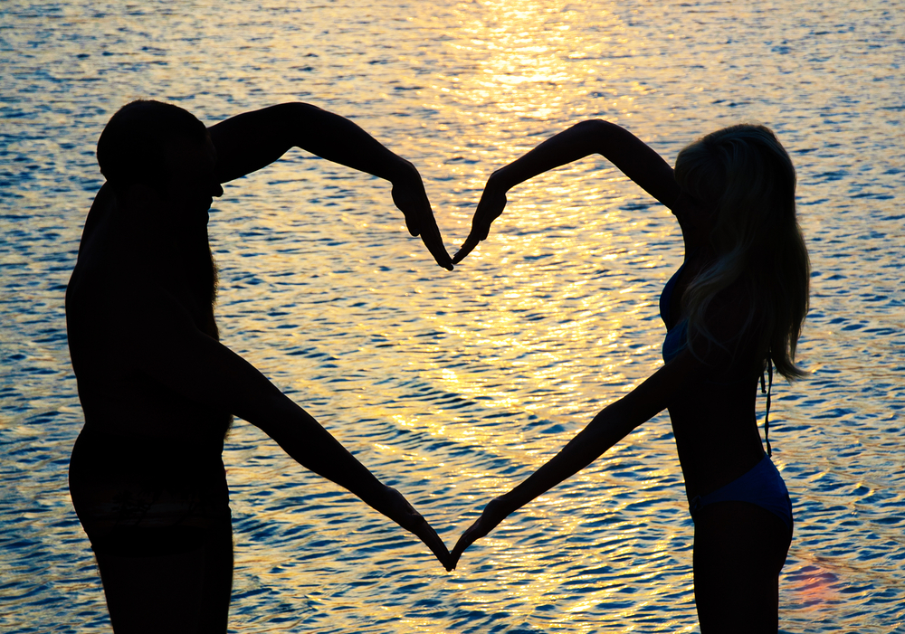 creative outdoor photoshoot ideas for couples