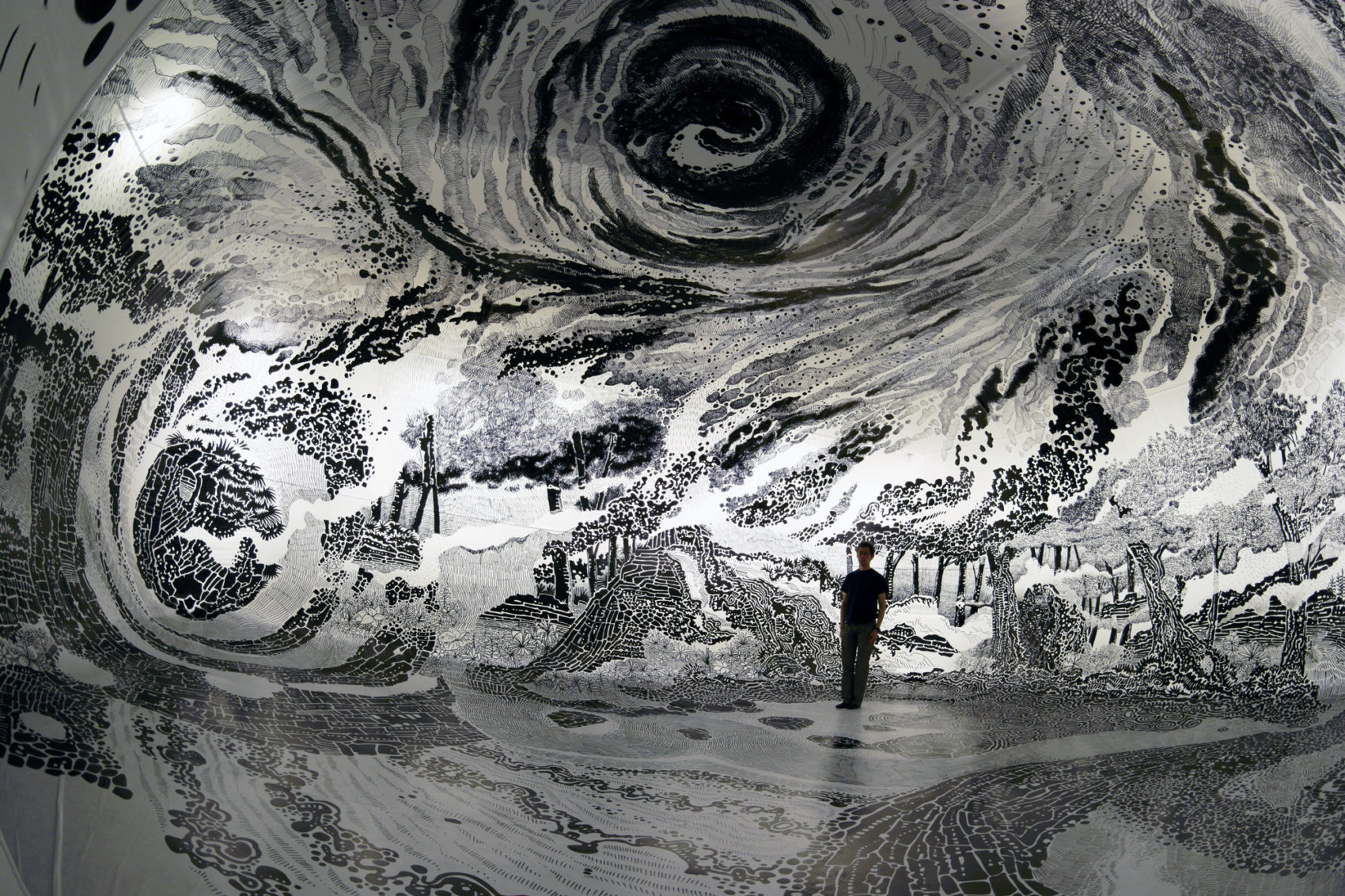 New 360-Degree Immersive Drawing Created With 120 Marker Pens by Oscar Oiwa