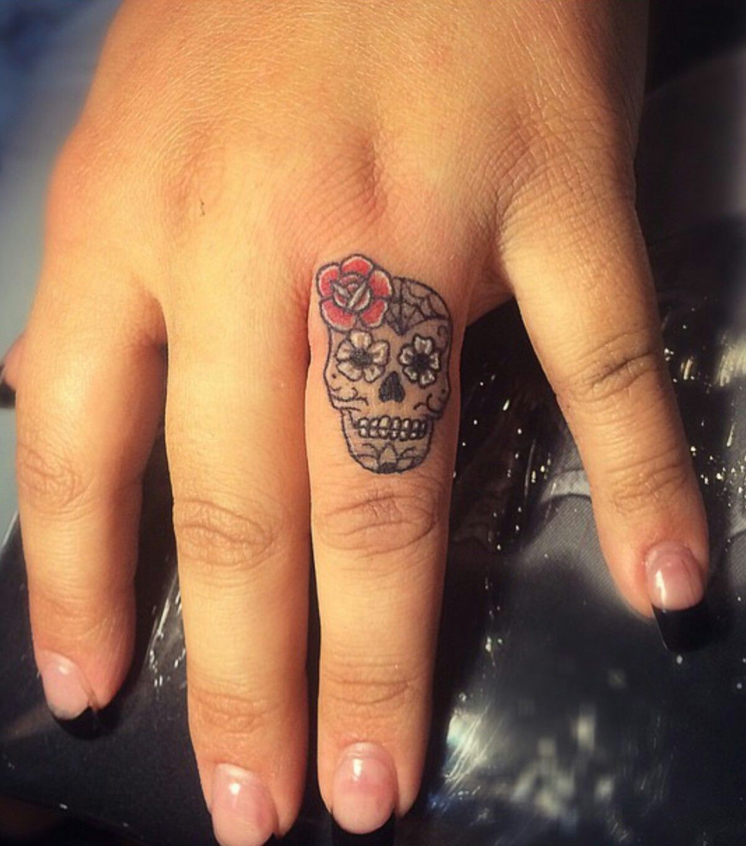 Ähnliches Foto Skull Finger Tattoos, Skull Tattoo, Skull Hand Tattoo