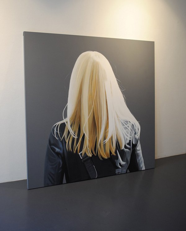 Creative Painting of figures portrayed from behind by Sabine Leibchan