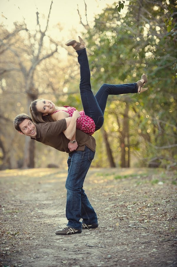 14 Outdoor Couple Poses for Unforgettable Portraits