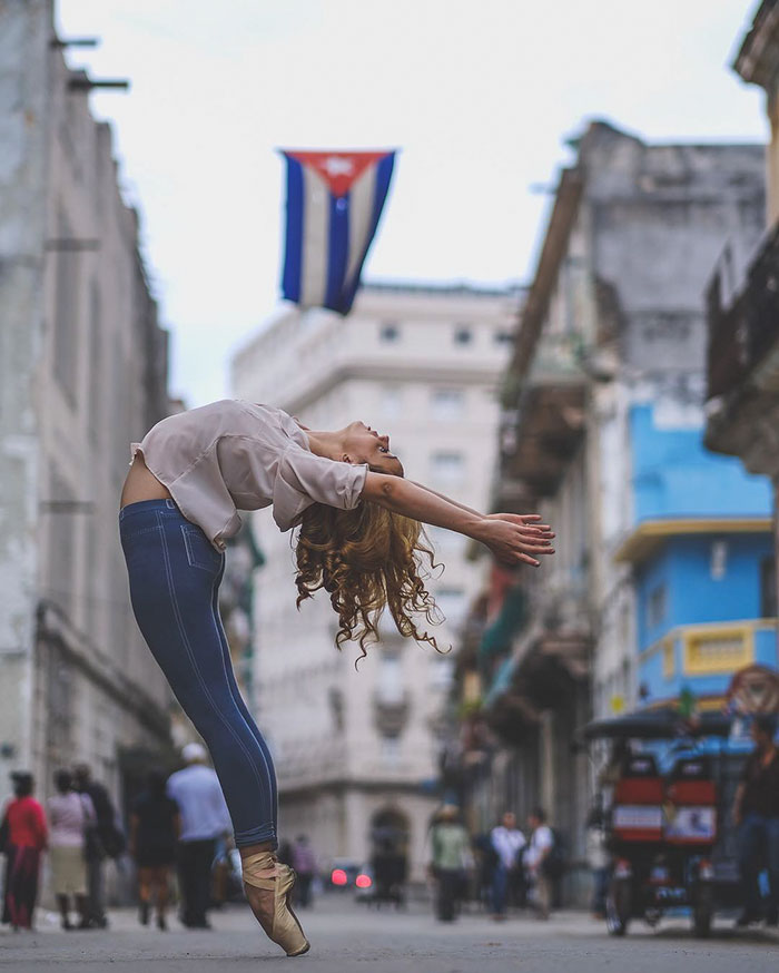 Ballet Dancers Practicing On The Streets Of Cuba 99