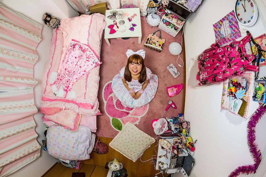 20-images-showing-the-different-rooms-of-people-around-the-world-1