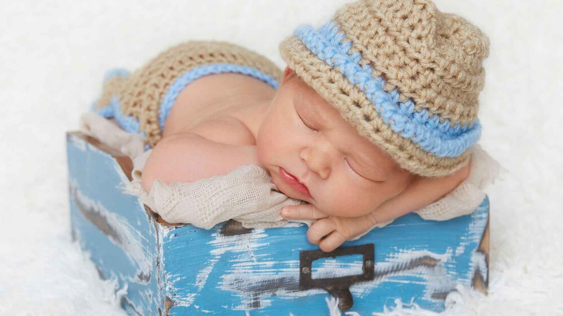 5 Must-Have Newborn Photography Props for Your Session